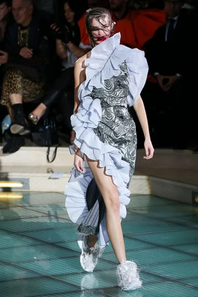 Look 64